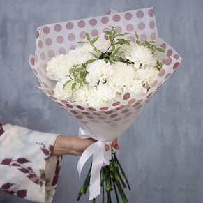 19 гвоздик в асортименті