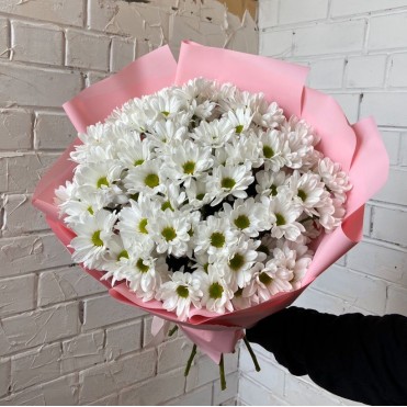 9 білих хризантем