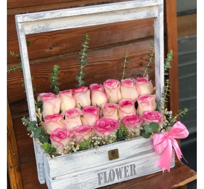 Уникальная Композиция из Роз доступна для Доставки по Киеву!