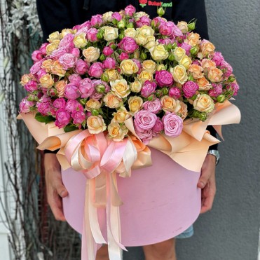 101 кустовая Роза микс в шляпной коробке