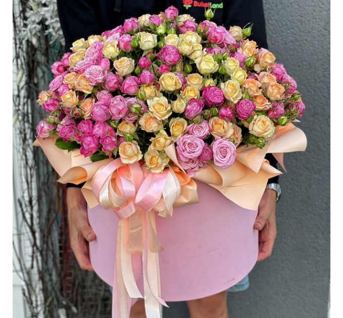 101 кустовая Роза микс в шляпной коробке