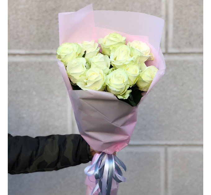 11 белых роз 60 см Аваланч