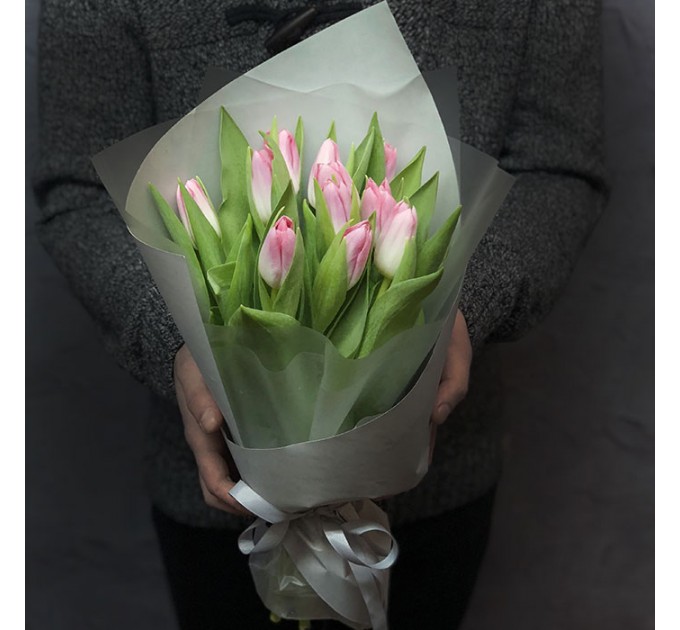 11 розовых тюльпанов