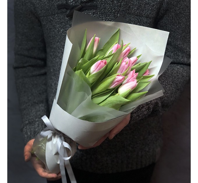 11 розовых тюльпанов