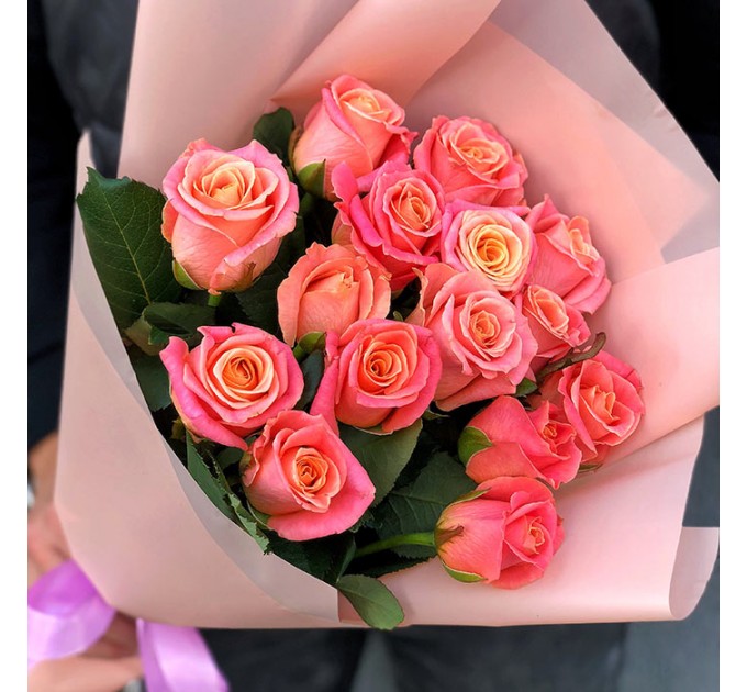 15 роз Мисс Пигги