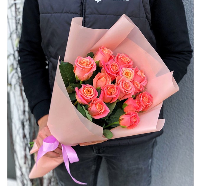 15 роз Мисс Пигги