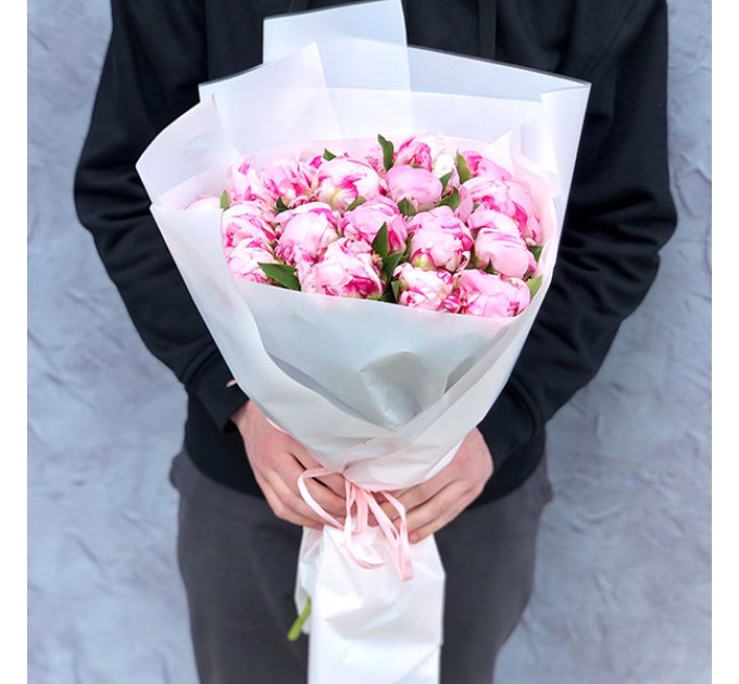 15 розовых пионов