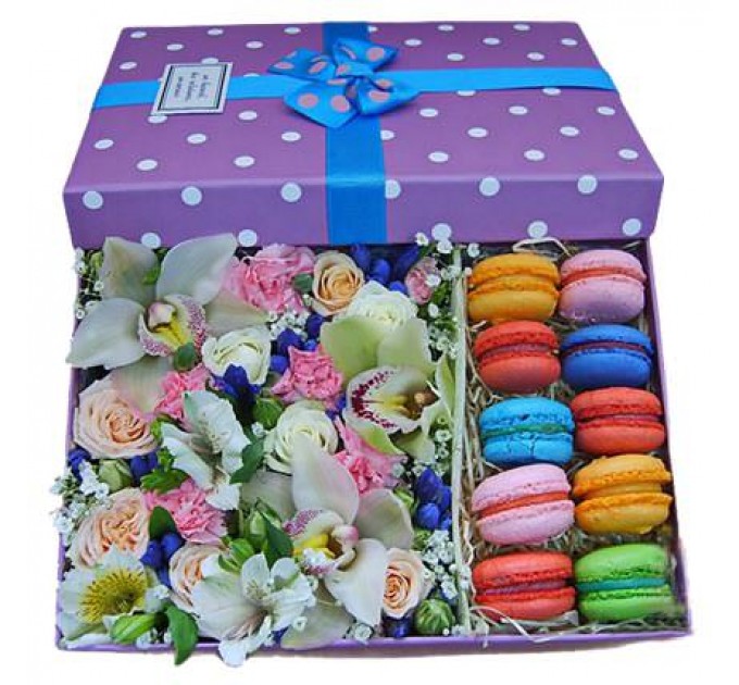 Композиция в коробке "Мечта сладкоежки"