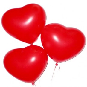 7 красных роз с воздушными шарами Фридом 60 см
