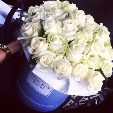 Цветы в коробке "Нежные объятия"