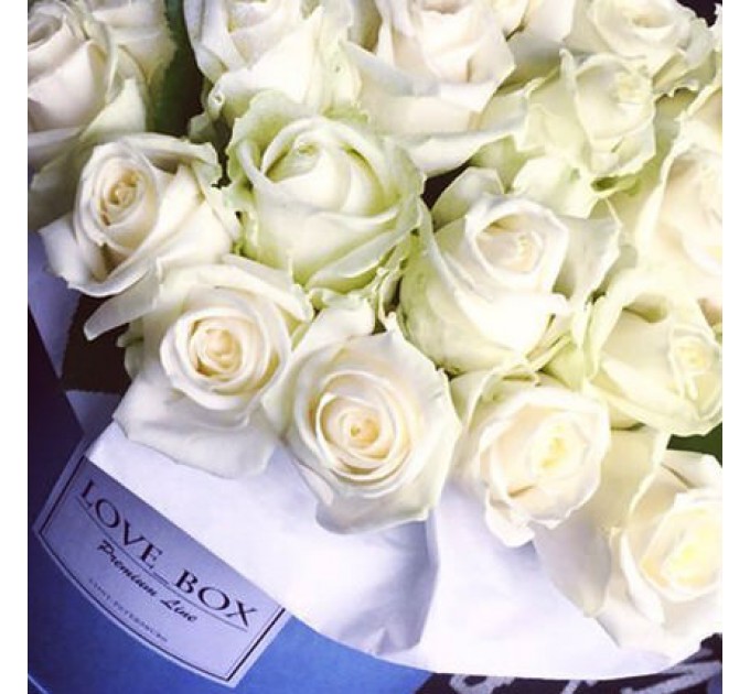 Цветы в коробке "Нежные объятия"