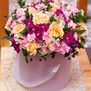 Цветы в коробке "Прекрасный праздник"