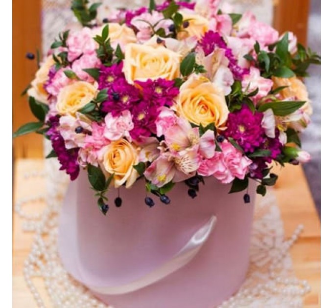 Цветы в коробке "Прекрасный праздник"