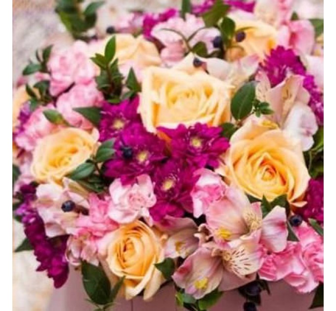 Цветы в коробке "Прекрасный праздник"