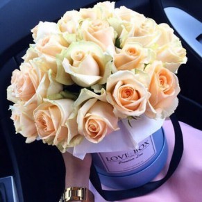 Цветы в коробке "Все о любви..."