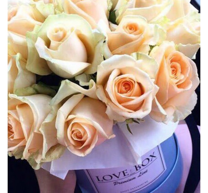 Цветы в коробке "Все о любви..."