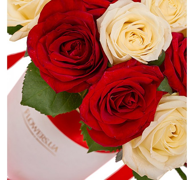 Цветы в коробке "Сладкий поцелуй"