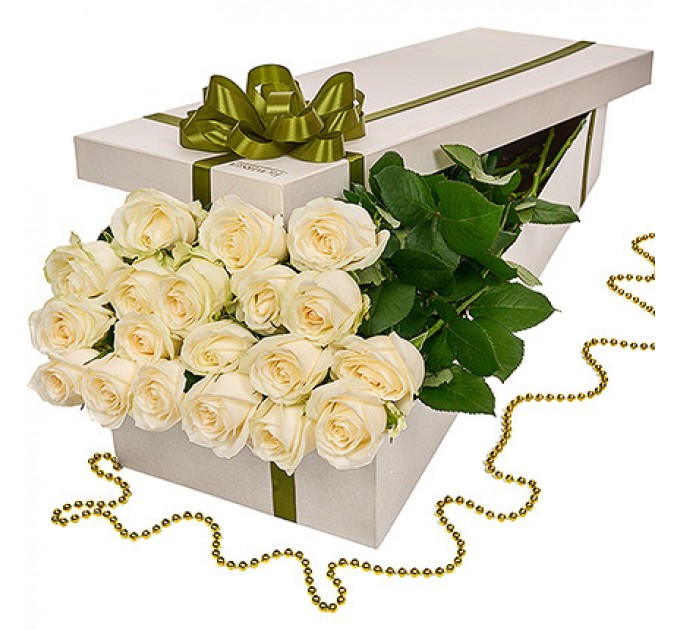 Цветы в коробке "19 белых роз"