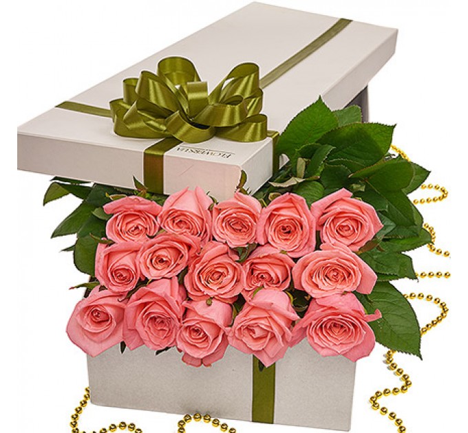 Цветы в коробке "15 розовых роз"