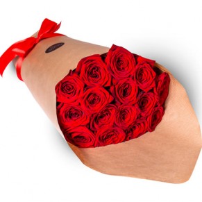 15 червоних троянд