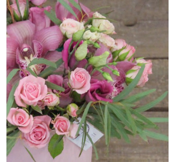 Цветы в коробке "Нефертити"