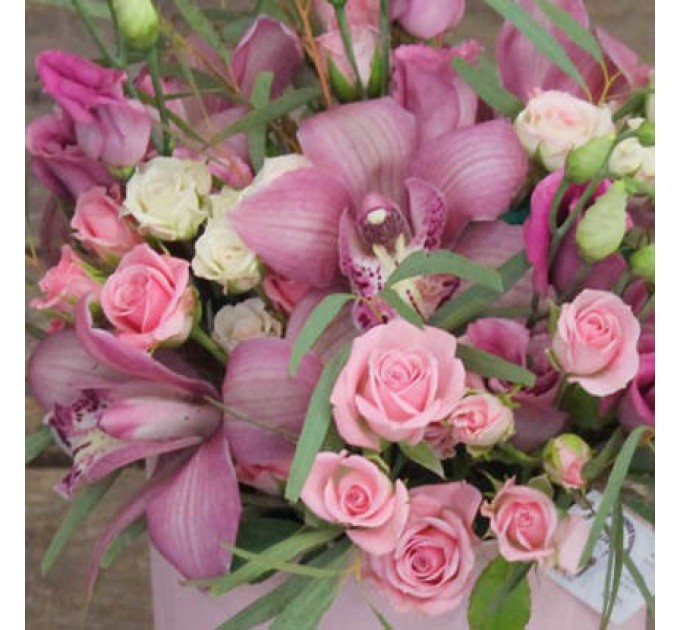 Цветы в коробке "Нефертити"