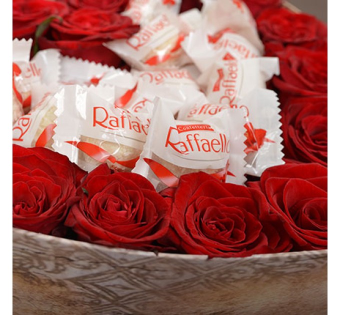 Цветы в коробке "Подарок для неё!"