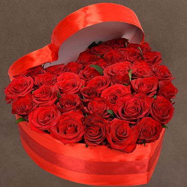 Квіти в коробці "З любов'ю ...!"