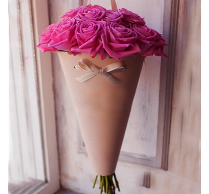 Букет в конус-пакете "11 розовых роз"