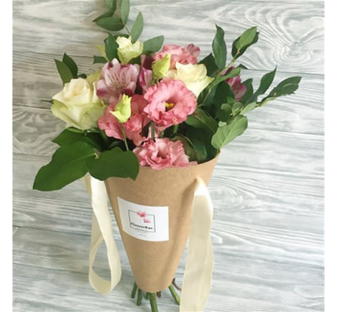 Букет в конус-пакете "Поэтический этюд"