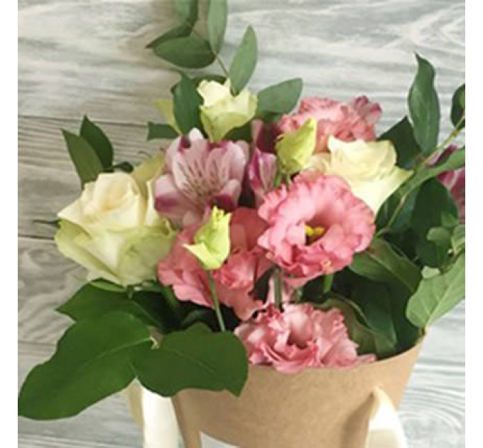 Букет в конус-пакете "Поэтический этюд"