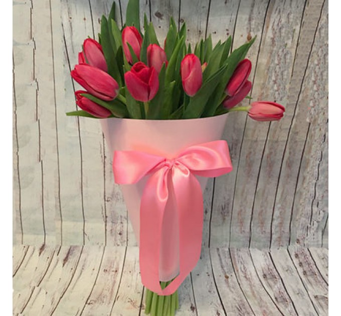 Букет в конус-пакете "19 розовых тюльпанов"