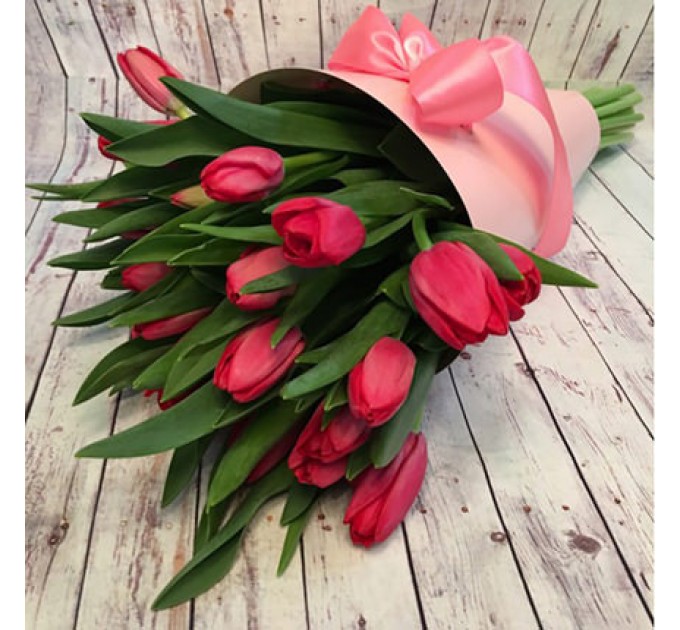 Букет в конус-пакете "19 розовых тюльпанов"
