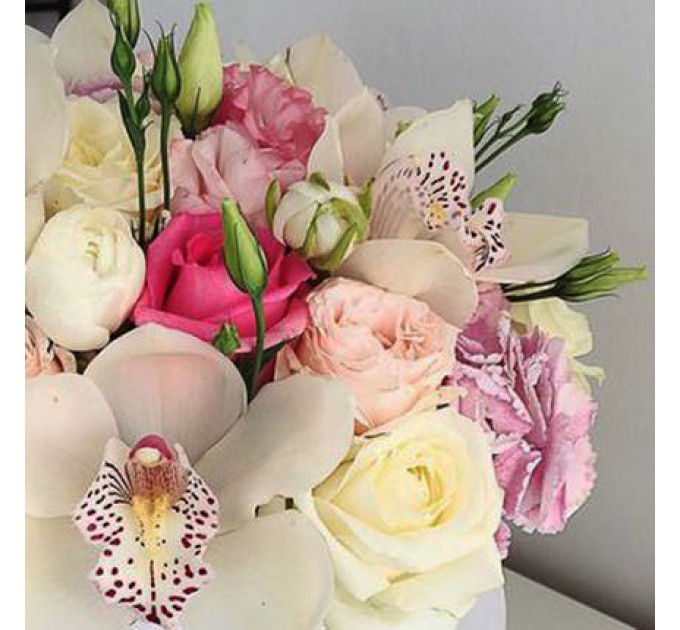 Цветы в коробке "Прекрасное чувство!"