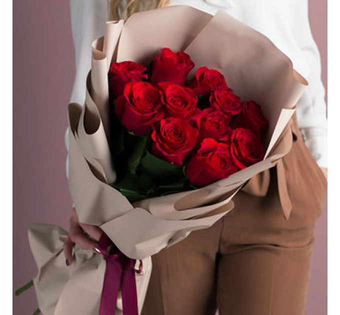 Букет в упаковке "11 красных роз"