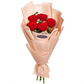 Букет в упаковці "5 червоних троянд"