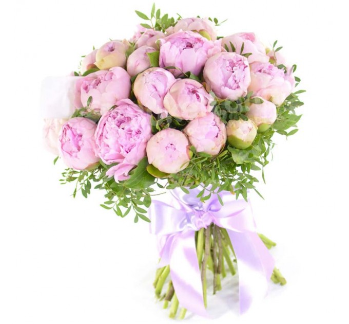 25 розовых пионов с зеленью