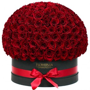 Цветы в чёрной коробке "151 красная роза"