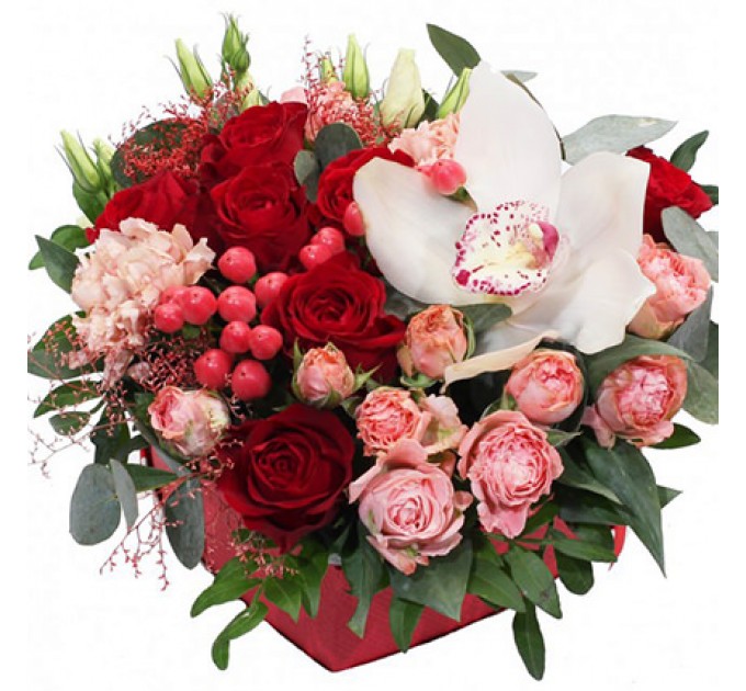 Цветы в коробке "Красотка"