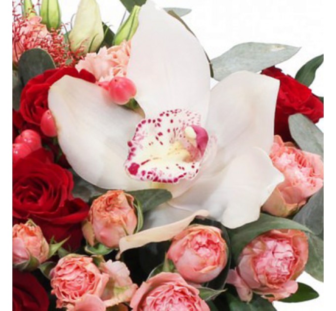 Цветы в коробке "Красотка"