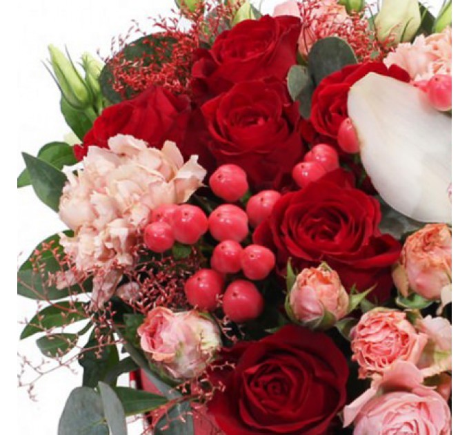 Цветы в коробке "Красотка"