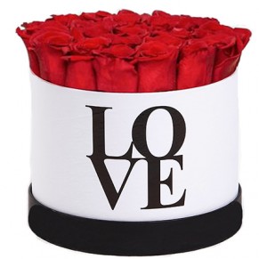 Цветы в коробке "LOVE"