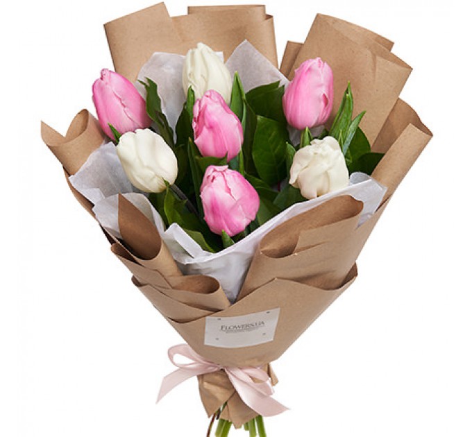 7 белых и розовых тюльпанов