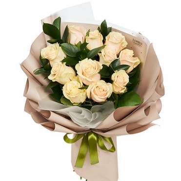 11 кремовых роз
