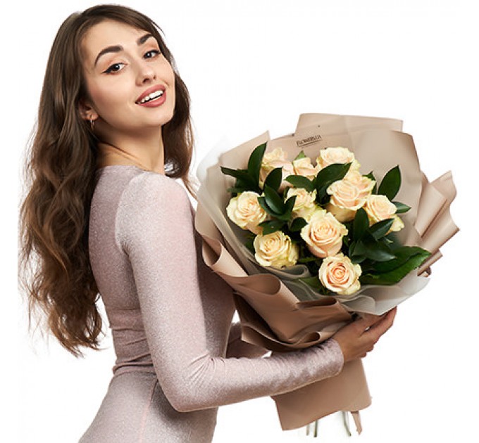 11 кремовых роз