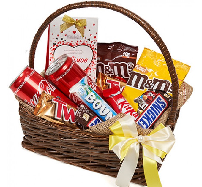 Подарочная корзина "Мечта сладкоежки"