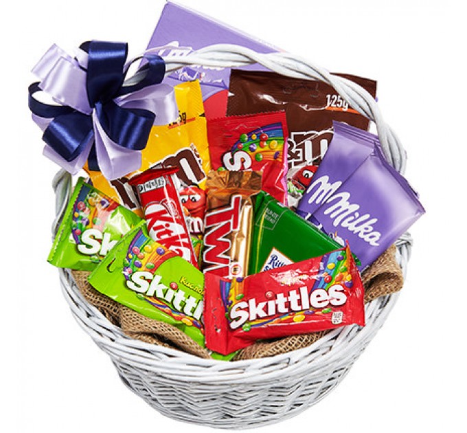 Подарочная корзина "Яркий сюрприз"