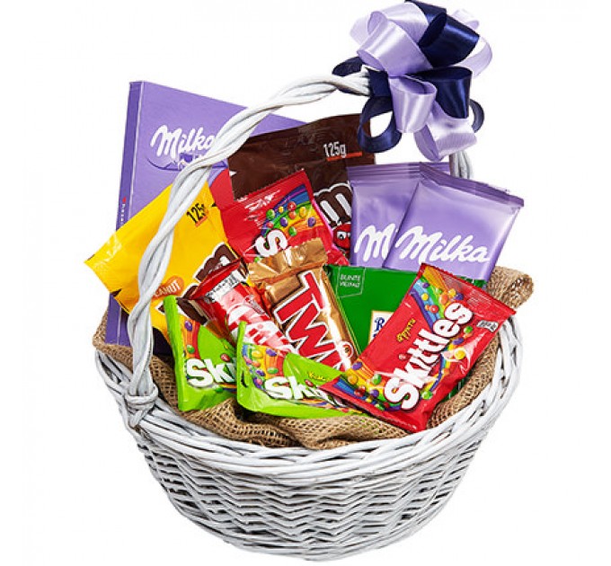 Подарочная корзина "Яркий сюрприз"