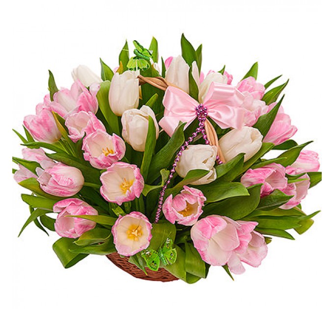 Корзина нежных тюльпанов