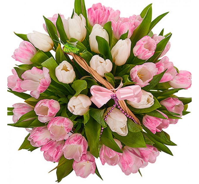 Корзина нежных тюльпанов